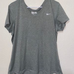 Nike Drifit XL V-neck tee